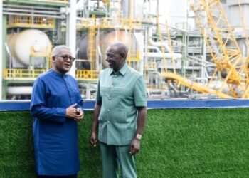 President William Ruto with billionaire Aliko Dangote at Dangote refinery